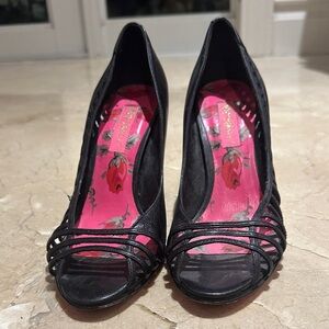 BETSEY JOHUSON Elegant Black Peep-Toe Heels